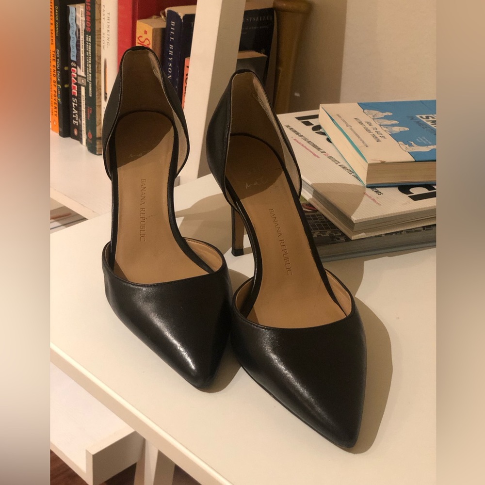 Banana Republic Pump size 8 black